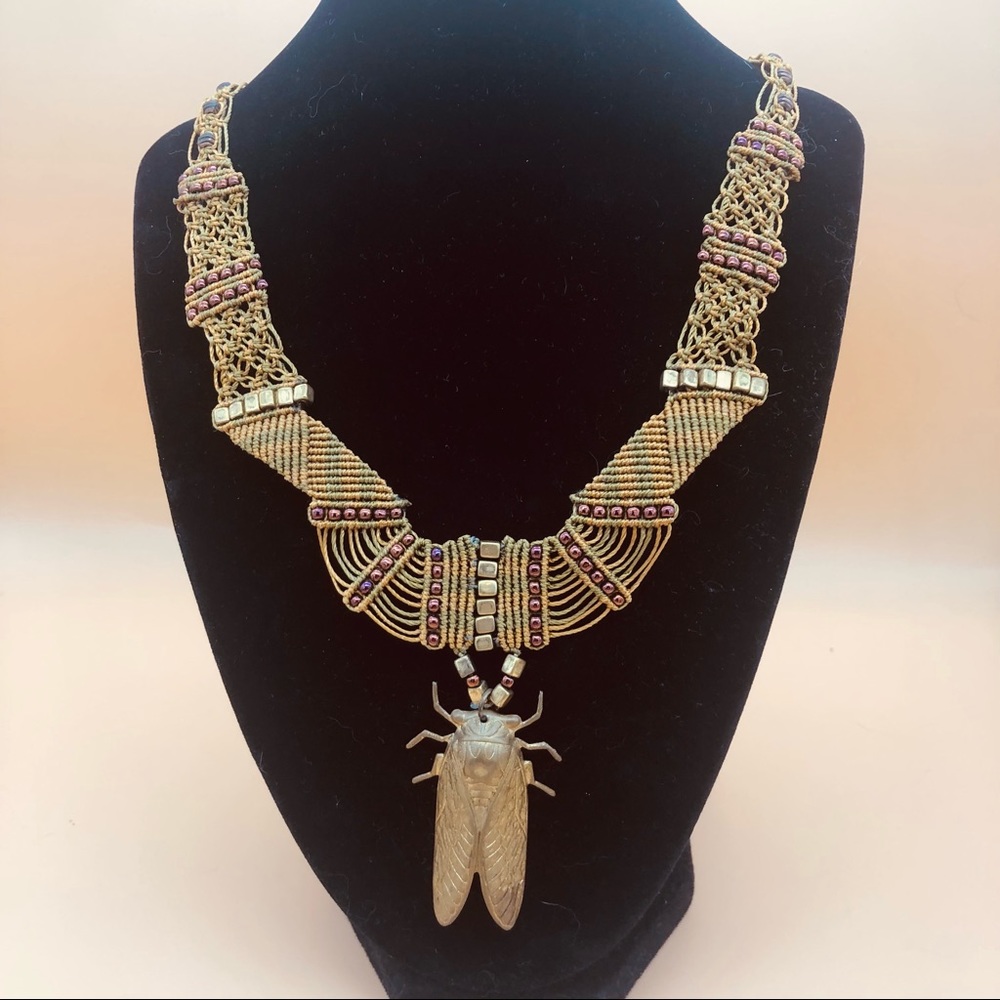 Statement necklace